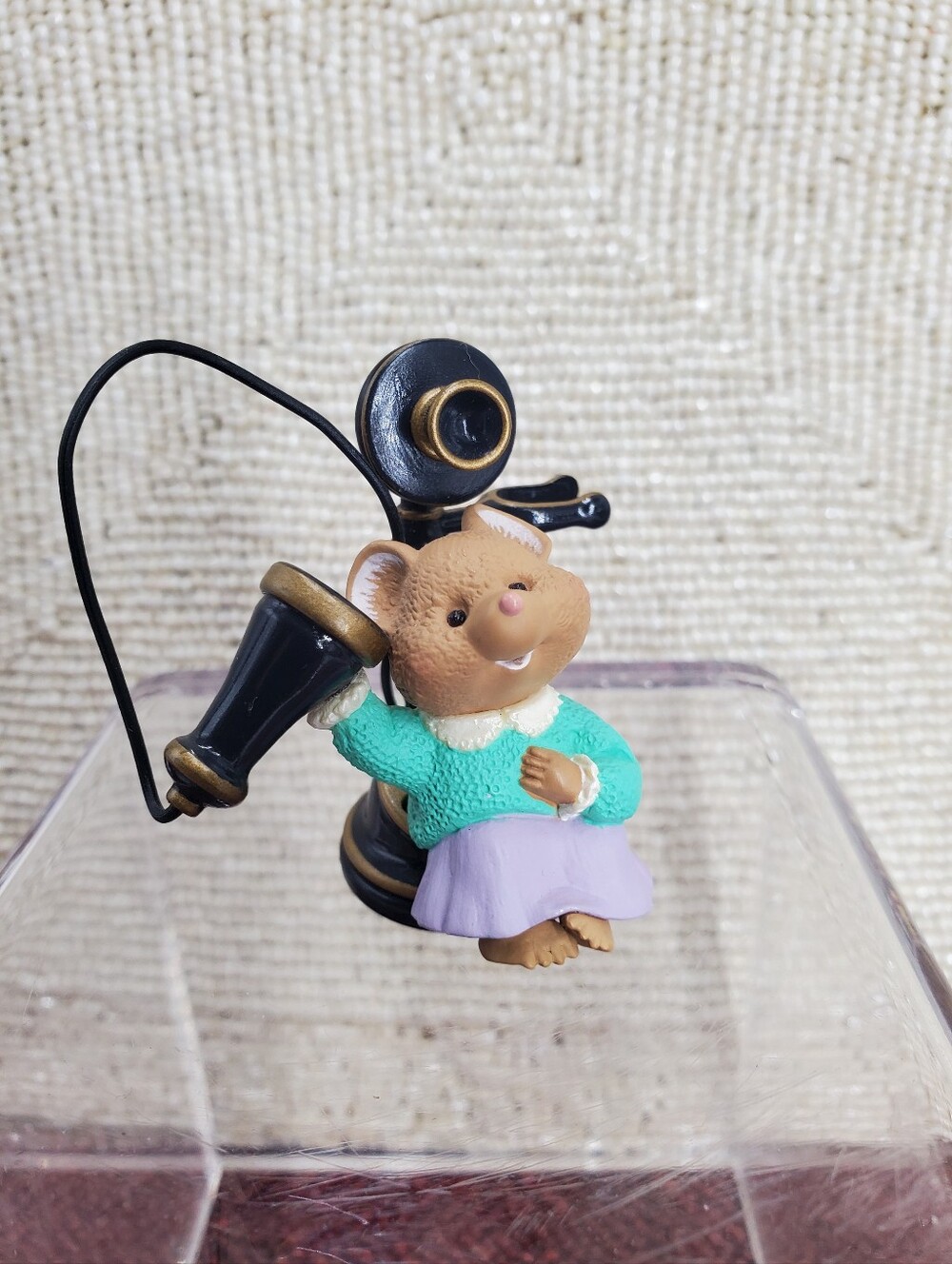 "Hello, Hello" Friendship Christmas Ornament, released by Hallmark Keepsake 1999